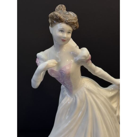 Royal Doulton Classics in Vogue - THE BRIDE - HN 4324 - Picture 2 of 9
